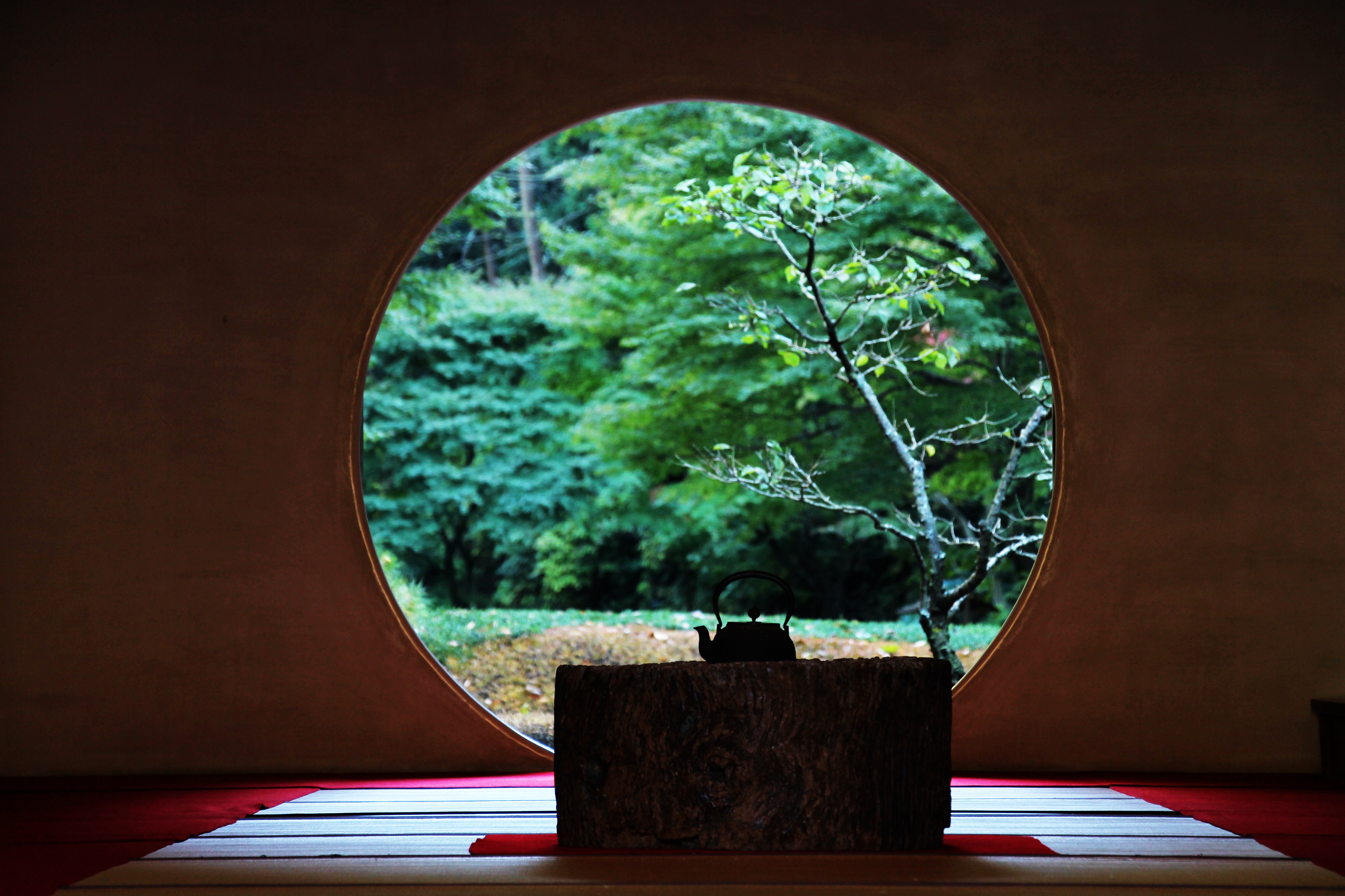 Meigetsuin round window, Kamakura